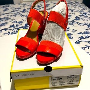 New Liz claiborne coral patent size 6M